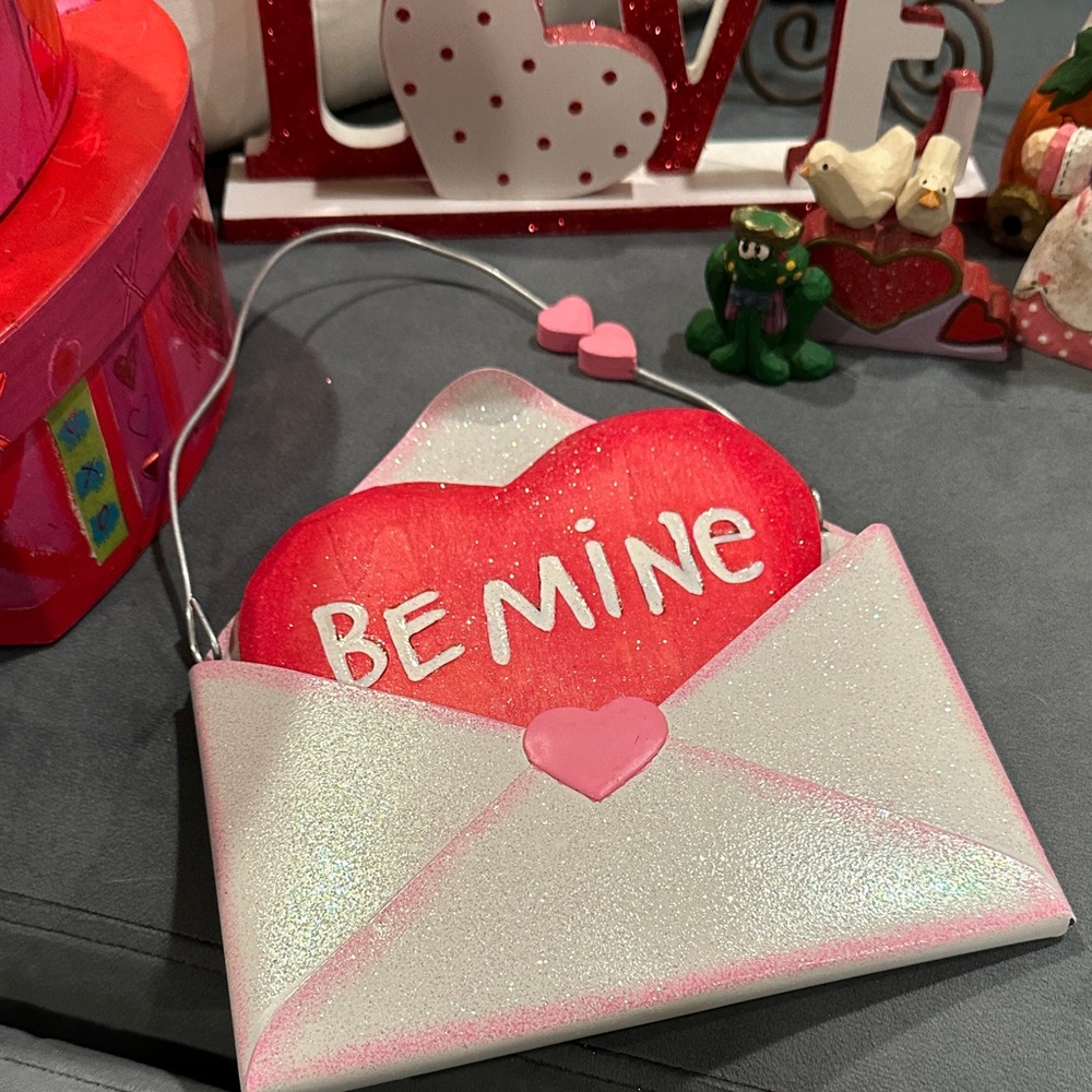 Valentine's Day Heart Decor Set - Picture 3 of 16